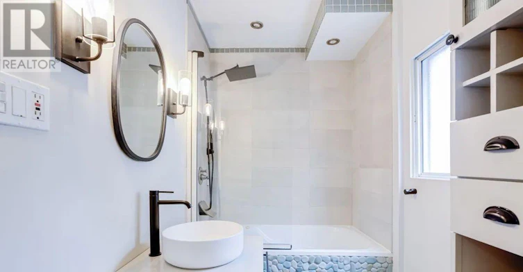 114 Springdale Boulevard, Toronto, ON, M4J 1W9 - 21
