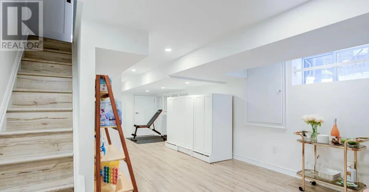 114 Springdale Boulevard, Toronto, ON, M4J 1W9 - 18