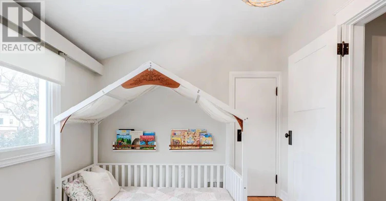114 Springdale Boulevard, Toronto, ON, M4J 1W9 - 14