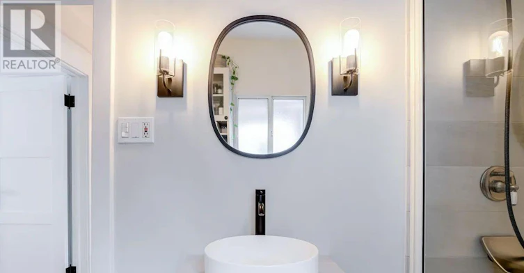 114 Springdale Boulevard, Toronto, ON, M4J 1W9 - 22
