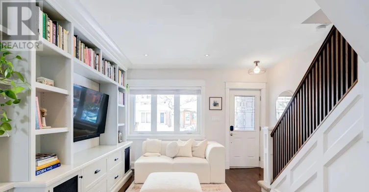114 Springdale Boulevard, Toronto, ON, M4J 1W9 - 5
