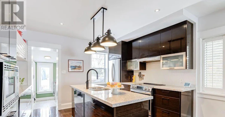114 Springdale Boulevard, Toronto, ON, M4J 1W9 - 8
