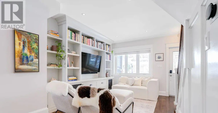 114 Springdale Boulevard, Toronto, ON, M4J 1W9 - 4
