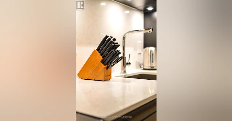 135 Liberty Street EAST, Toronto, ON, M6K 0G7 - 27