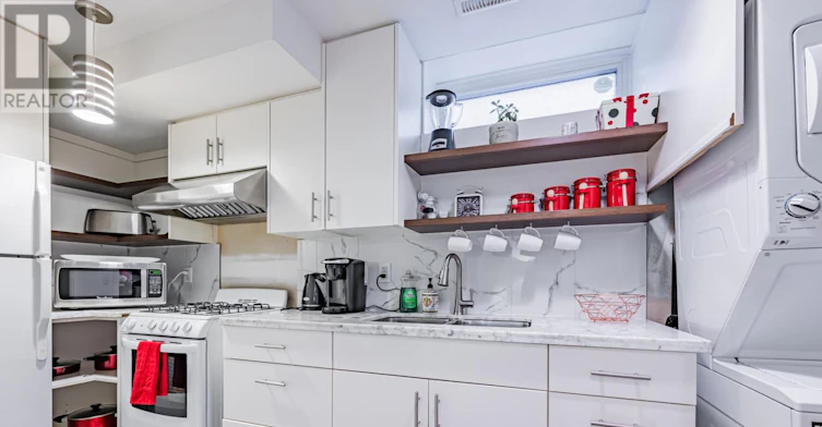 LOWER-110 Strathnairn Avenue, Toronto, ON, M6M 2G1 - 5