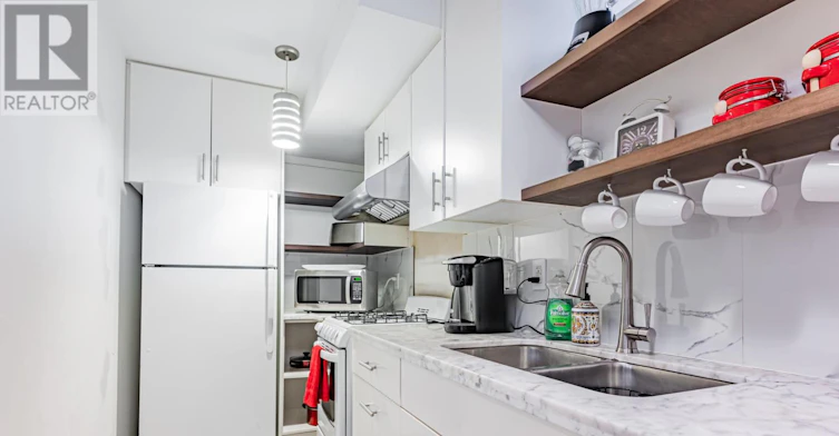 LOWER-110 Strathnairn Avenue, Toronto, ON, M6M 2G1 - 6