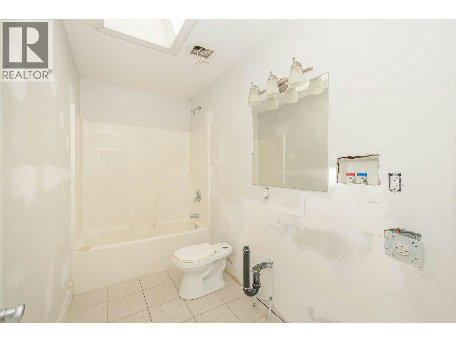 630 SE 5 Street, Salmon Arm, BC, V1E 4G2 - 8