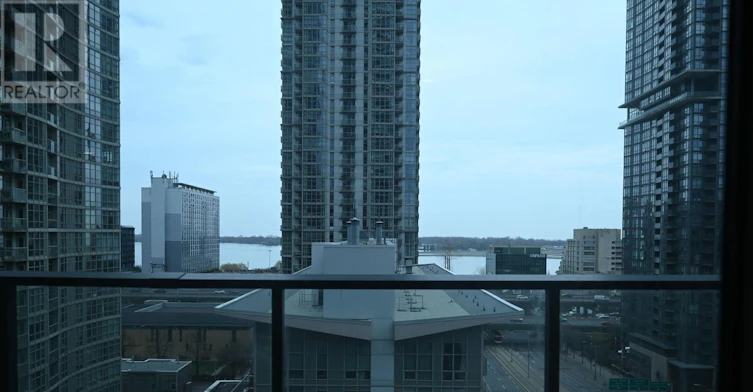 1021-3 Concord Cityplace Way, Toronto, ON, M5V 0X4 - 21