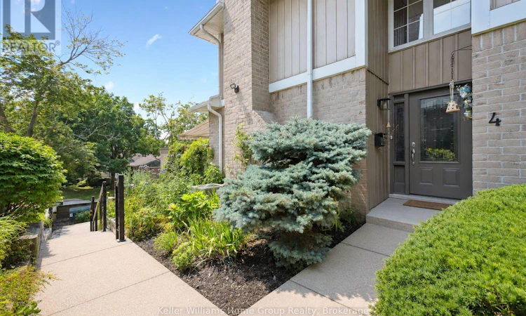 4-106 Woodlawn Road E