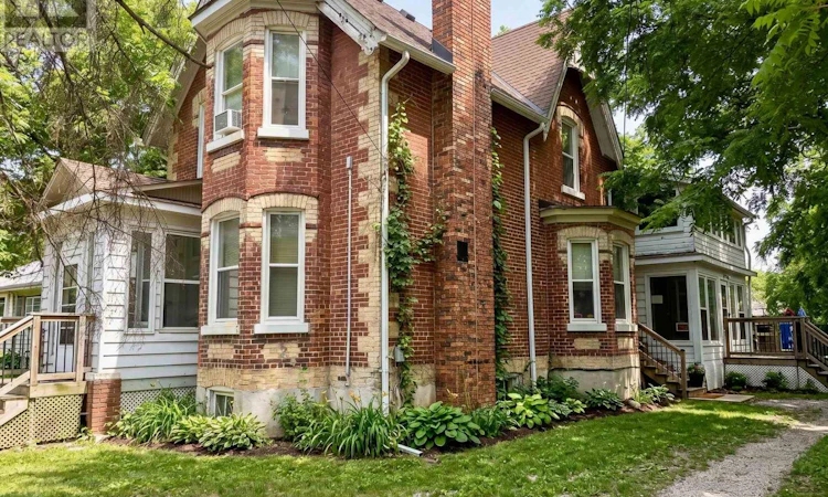 76 Wellington Street
