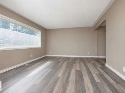 9072 52 Street NW - 2