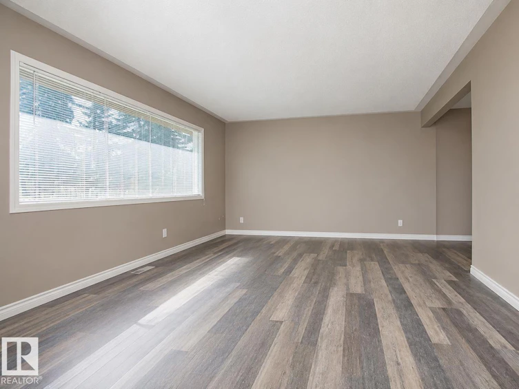 9072 52 Street NW, Edmonton, AB, T6B 1G2 - 2