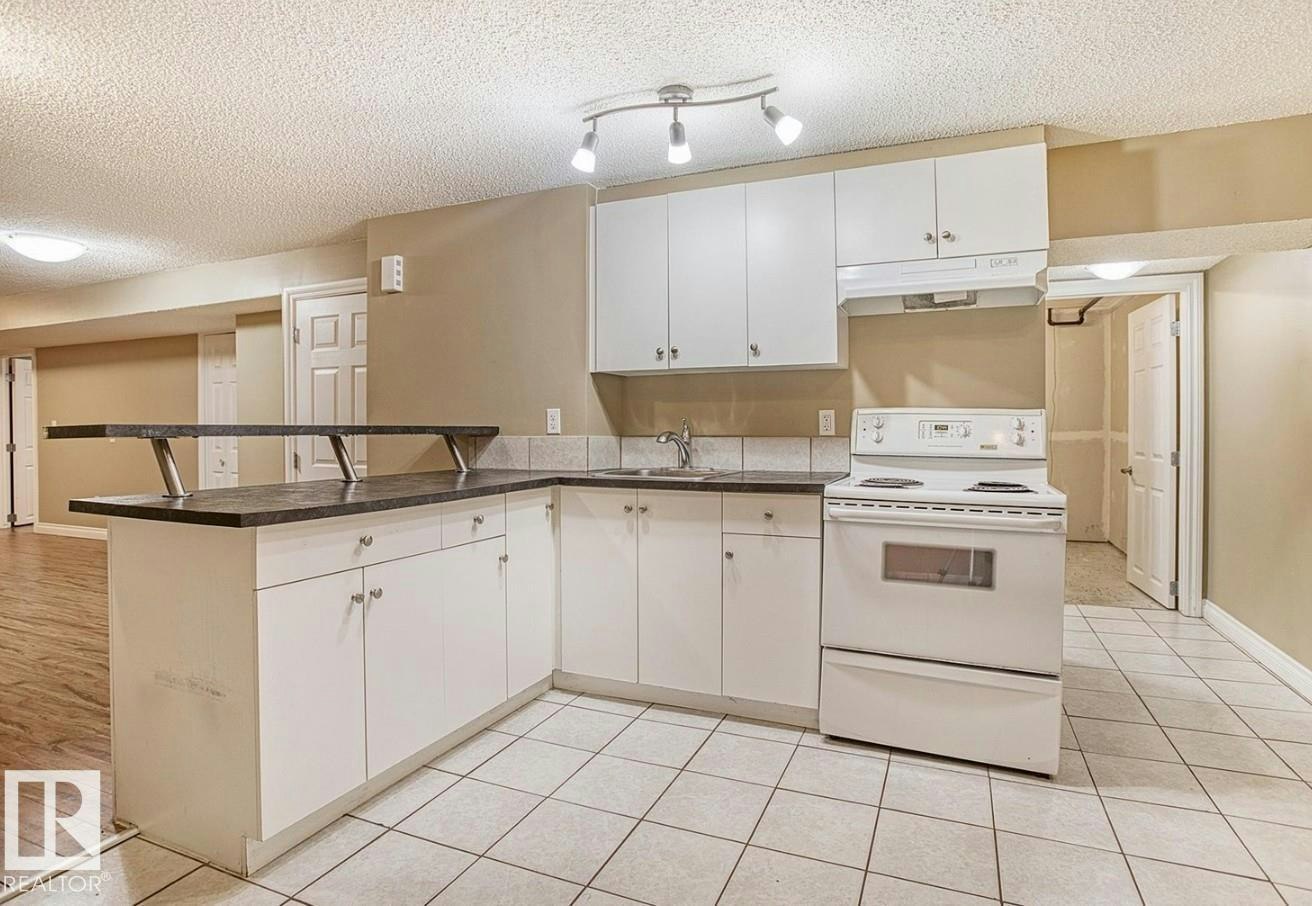 9072 52 Street NW, Edmonton, AB, T6B 1G2 - 13
