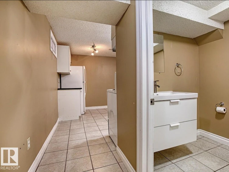 9072 52 Street NW, Edmonton, AB, T6B 1G2 - 20