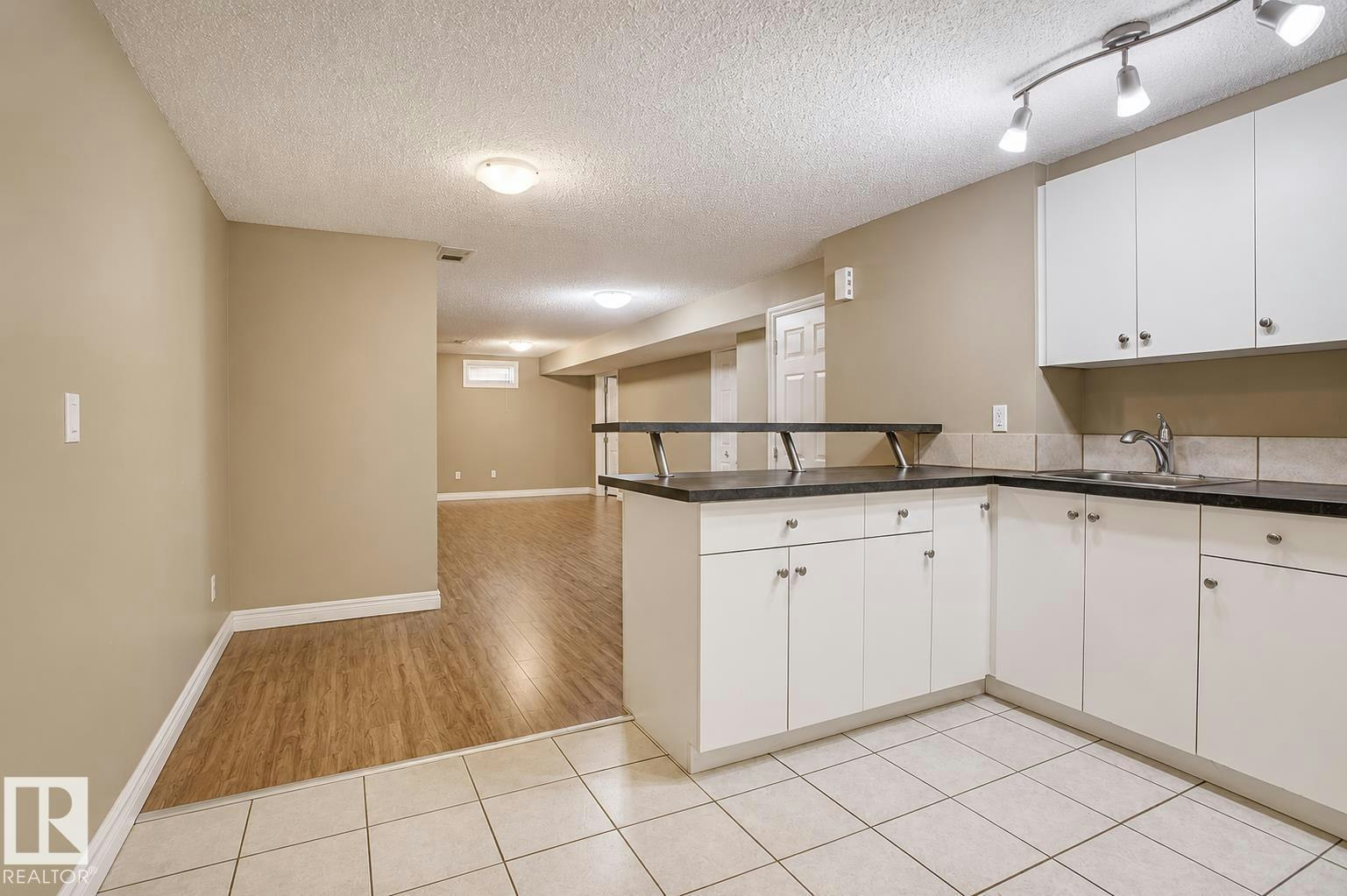 9072 52 Street NW, Edmonton, AB, T6B 1G2 - 14