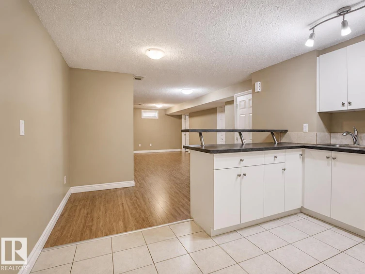 9072 52 Street NW, Edmonton, AB, T6B 1G2 - 14
