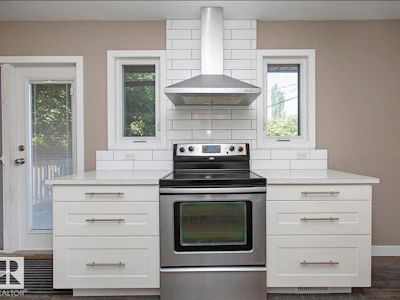9072 52 Street NW - 4