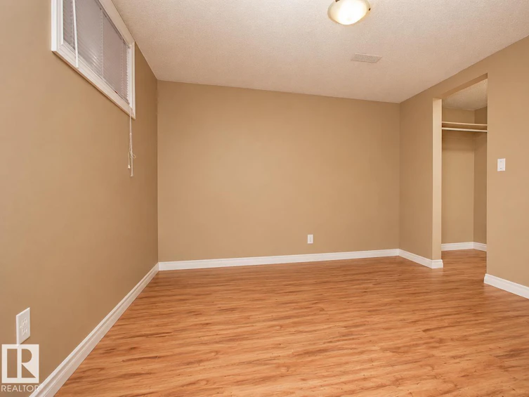 9072 52 Street NW, Edmonton, AB, T6B 1G2 - 17