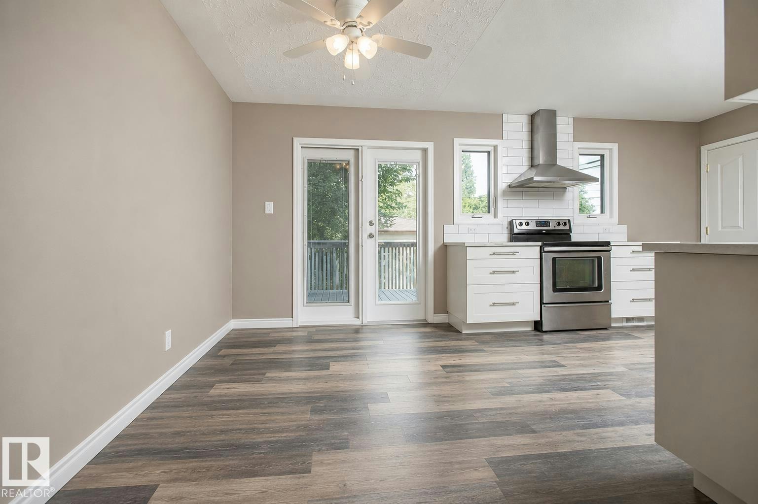 9072 52 Street NW - 3