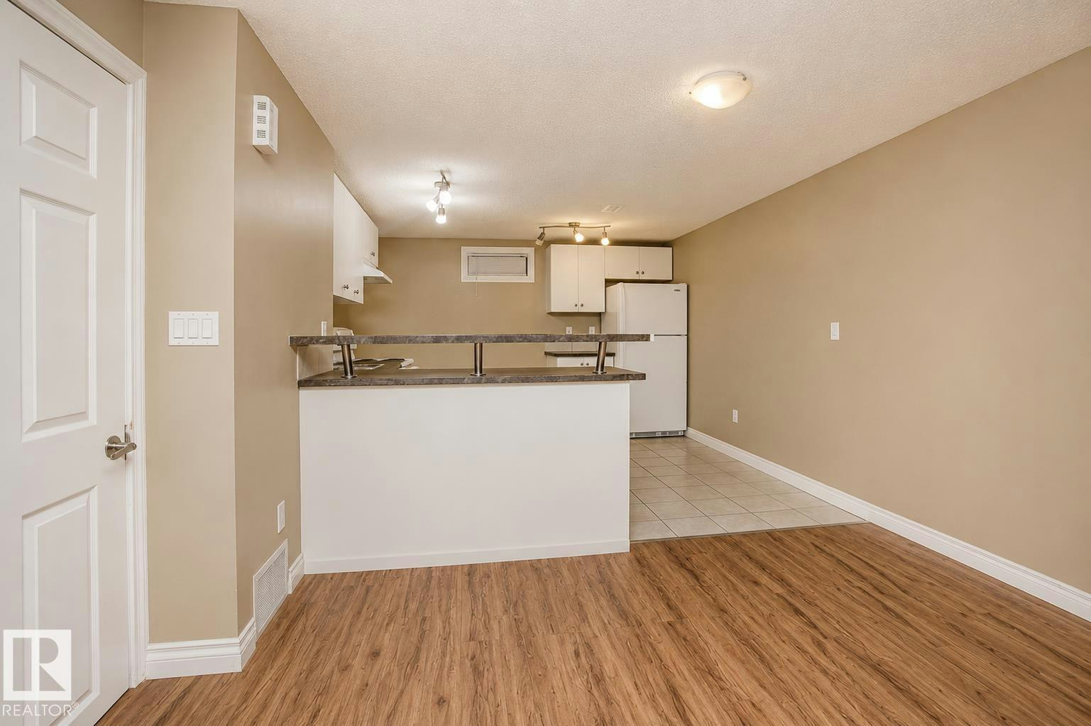 9072 52 Street NW, Edmonton, AB, T6B 1G2 - 15