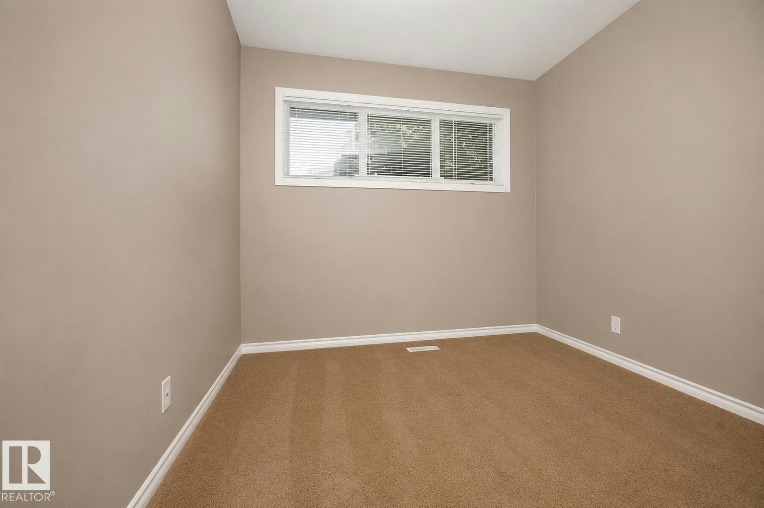 9072 52 Street NW, Edmonton, AB, T6B 1G2 - 11