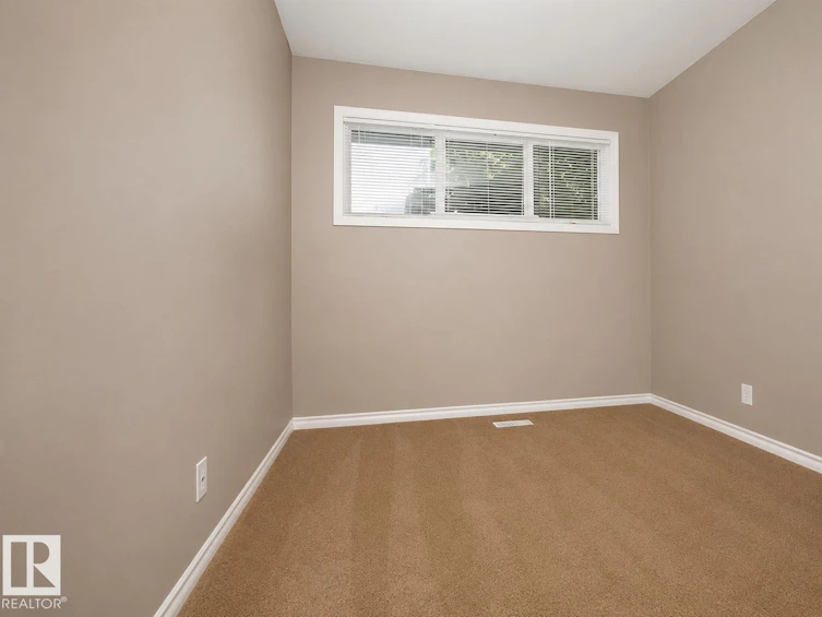 9072 52 Street NW, Edmonton, AB, T6B 1G2 - 11