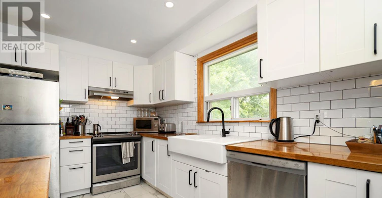 22 Beaucourt Road, Toronto, ON, M8Y 3G2 - 9