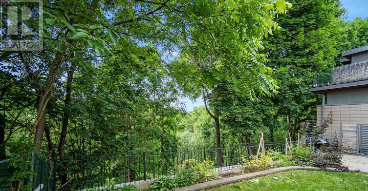 22 Beaucourt Road, Toronto, ON, M8Y 3G2 - 35