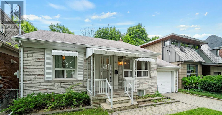 22 Beaucourt Road, Toronto, ON, M8Y 3G2 - 5