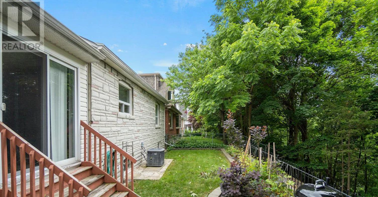 22 Beaucourt Road, Toronto, ON, M8Y 3G2 - 29