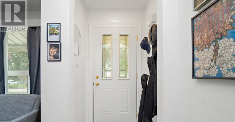 22 Beaucourt Road, Toronto, ON, M8Y 3G2 - 6