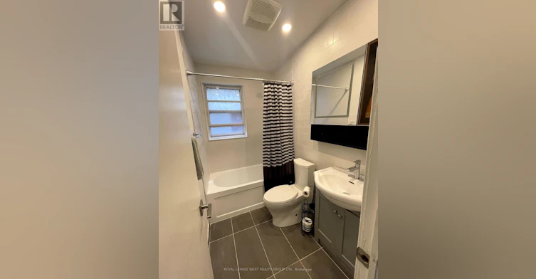 22 Beaucourt Road, Toronto, ON, M8Y 3G2 - 23