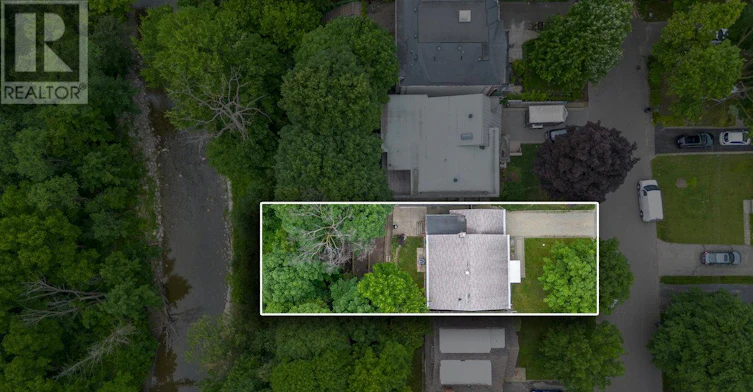 22 Beaucourt Road, Toronto, ON, M8Y 3G2 - 3