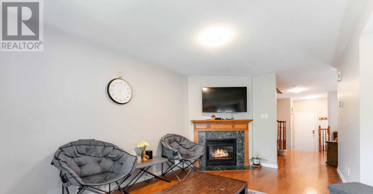 16 Cohen Avenue, Ottawa, ON, K2L 4E9 - 8