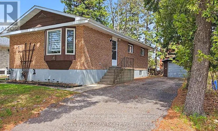 36 Susan Street W