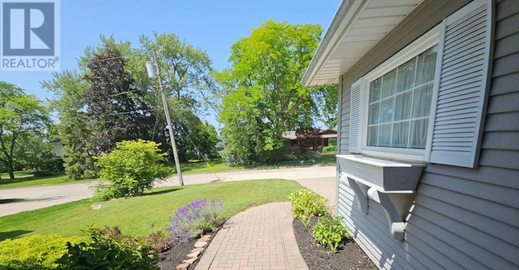 192 Woodside Drive, St. Catharines, ON, L2T 1X6 - 4