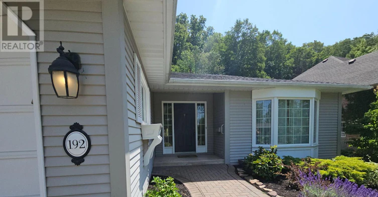 192 Woodside Drive, St. Catharines, ON, L2T 1X6 - 2