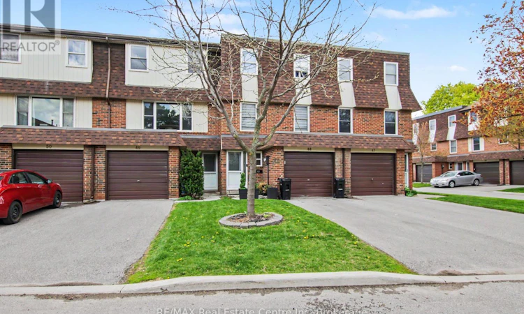 49-371 Bronte Street S