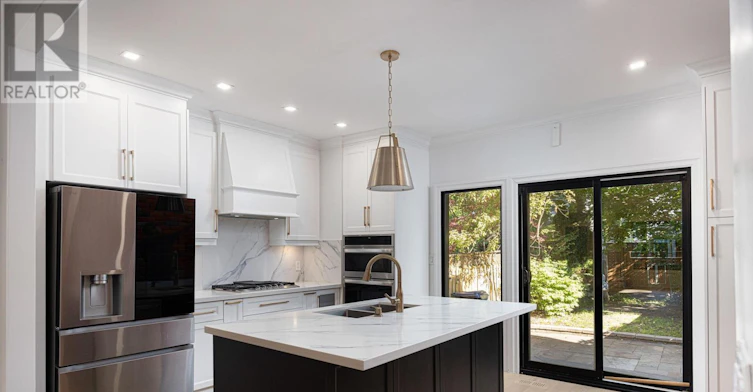 82 Frizzell Avenue, Toronto, ON, M4J 1E3 - 4
