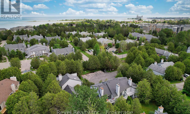 440 Oxbow Crescent W
