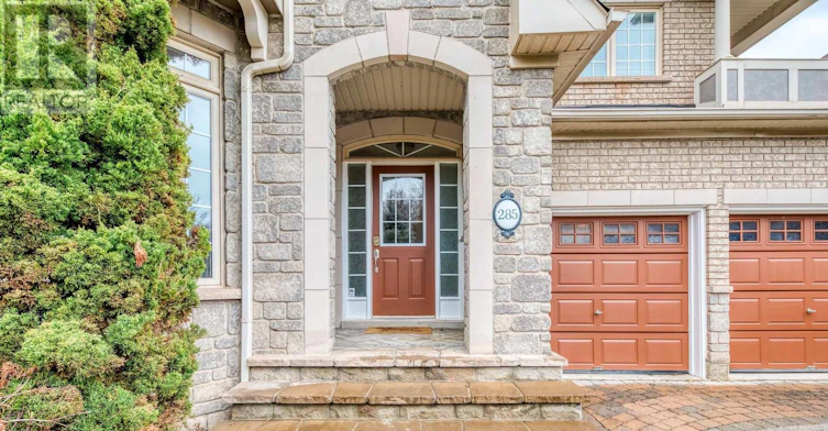 285 Great Lakes Boulevard, Oakville, ON, L6L 6V2 - 2