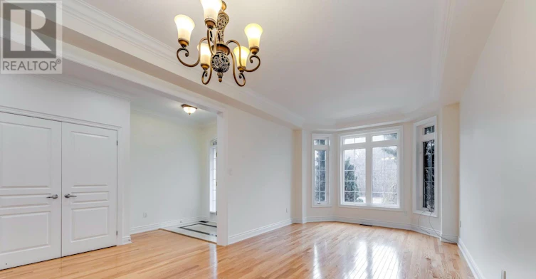 285 Great Lakes Boulevard, Oakville, ON, L6L 6V2 - 4