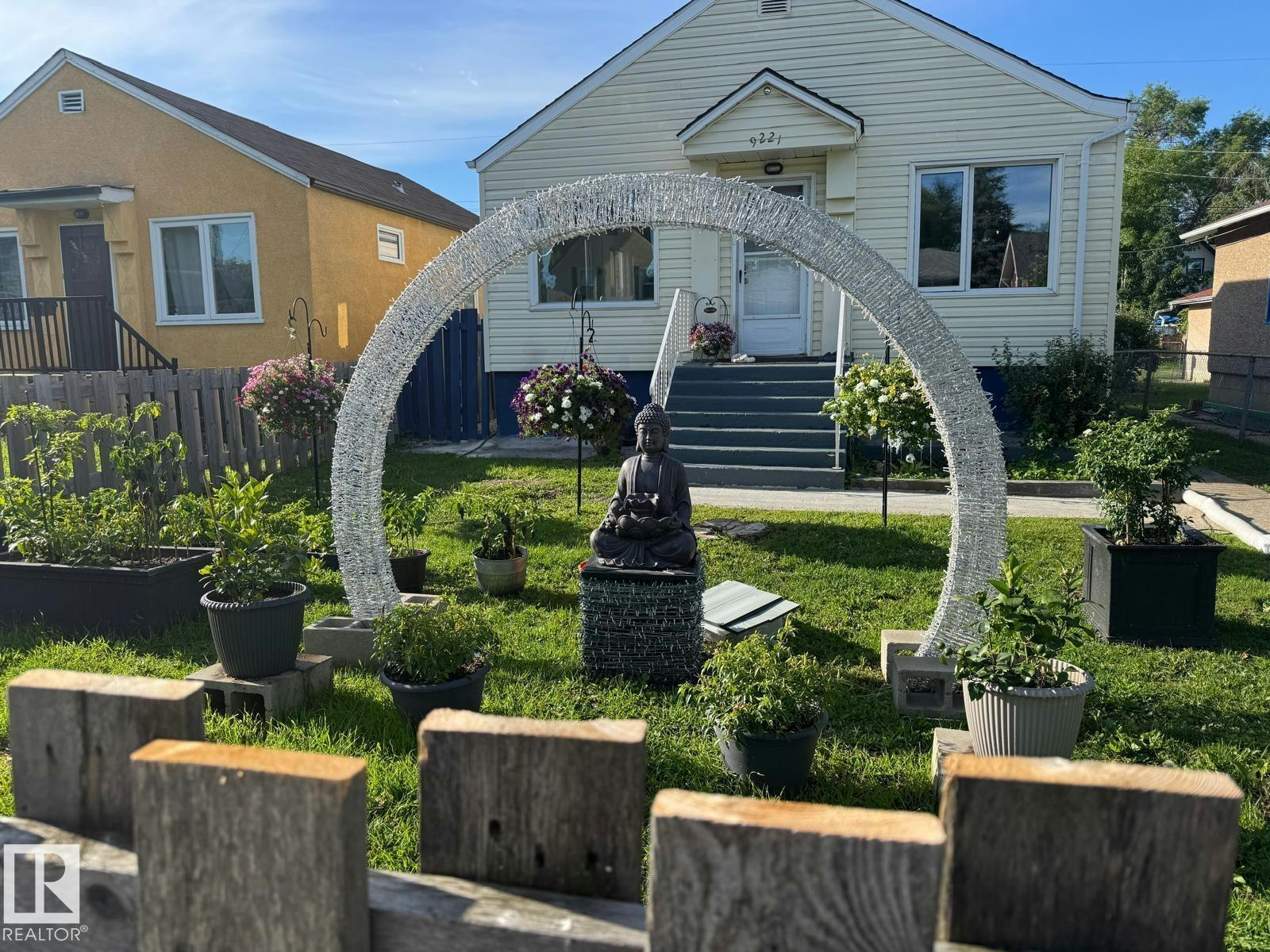 9221 110 Avenue NW, Edmonton, AB, T5H 1H2