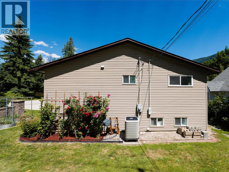 120 Kootenay Avenue, Castlegar, BC, V1N 4H4 - 65