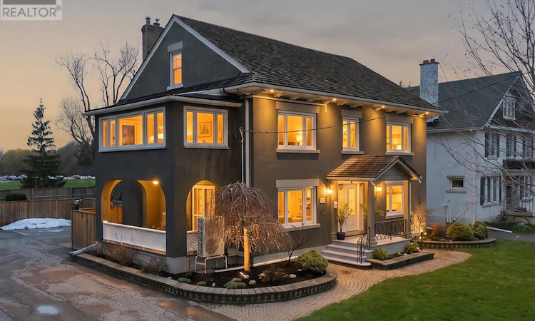 452 Simcoe Street N