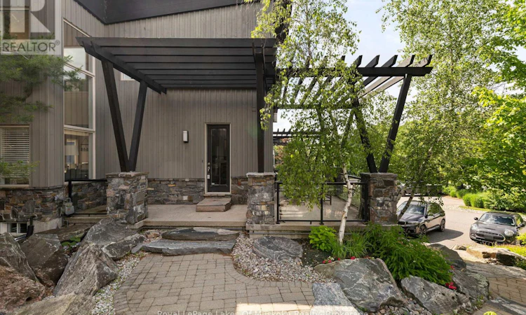 76 Carrick Trail