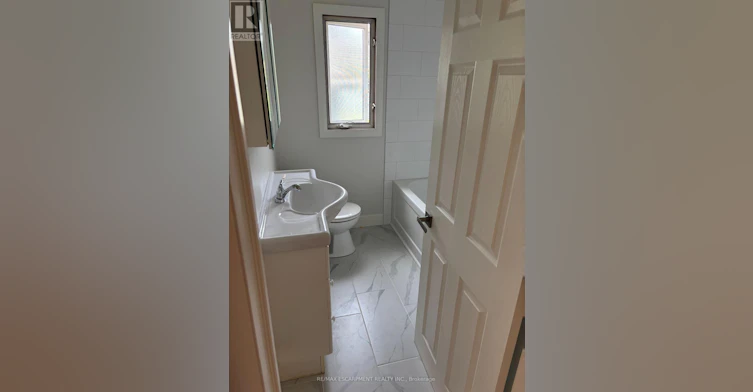 UPPER-5648 Royal Manor Drive, Niagara Falls, ON, L2G 1E8 - 6