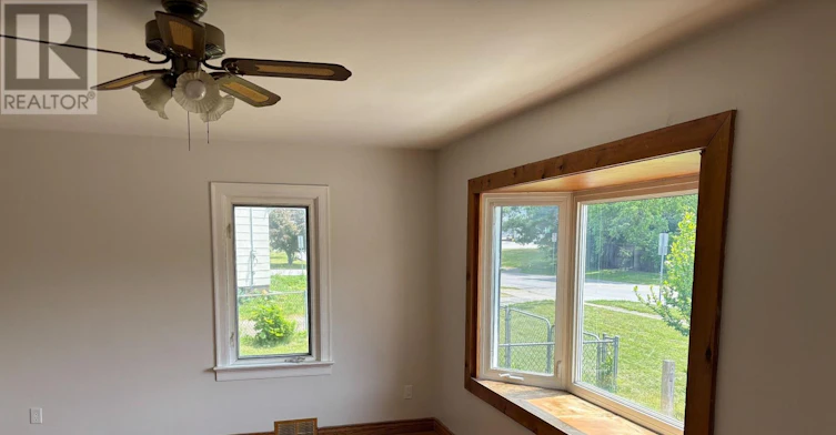 UPPER-5648 Royal Manor Drive, Niagara Falls, ON, L2G 1E8 - 5