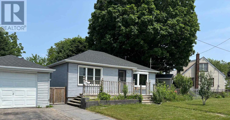 UPPER-5648 Royal Manor Drive, Niagara Falls, ON, L2G 1E8