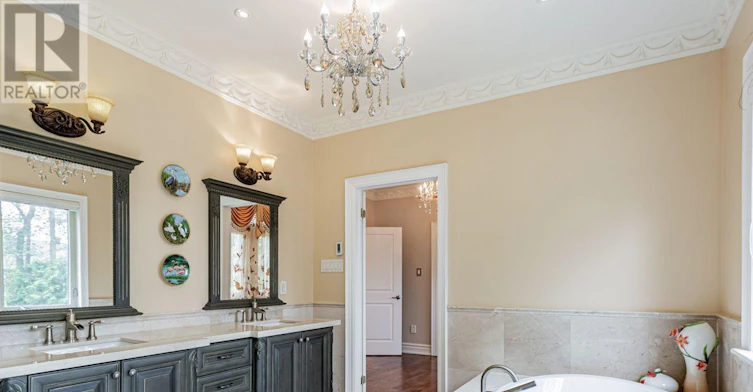 15 Royal Oak Drive, Toronto, ON, M3C 2M3 - 13